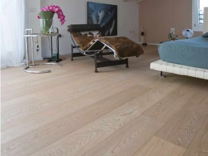 rovere 1 strip decapato bianco ambientazione